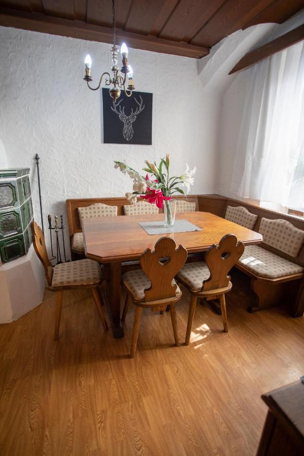Traditional Old Town Apartment Hall in Tirol Exterior photo